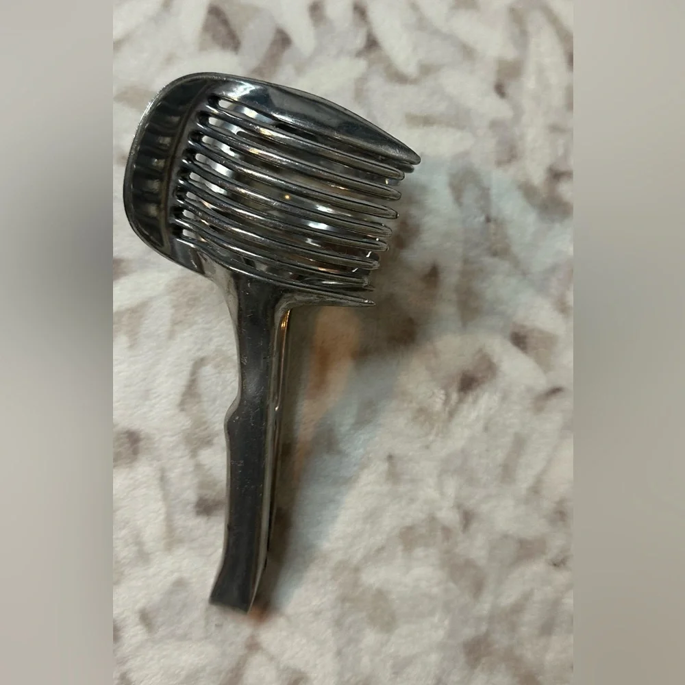 handheld tomato/onion/fruit slicer and holder